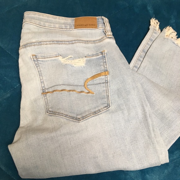 AEO Light-Wash Distressed Jegging (NWOT) - Picture 6 of 8